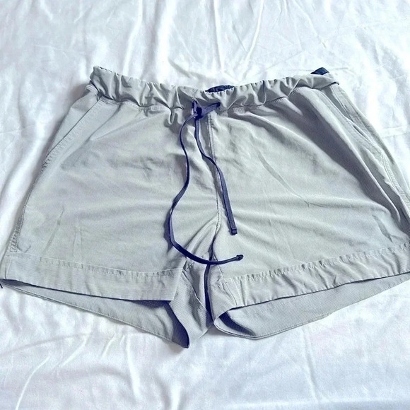 Athleta pinstripe elastic waist shorts size M pockets drawstring - Picture 1 of 5